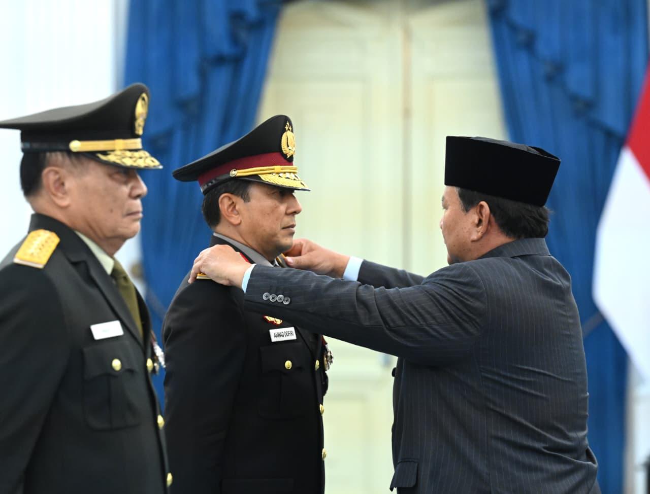 Djamari Chaniago dan Ahmad Dofiri Terima Pangkat Jenderal Kehormatan